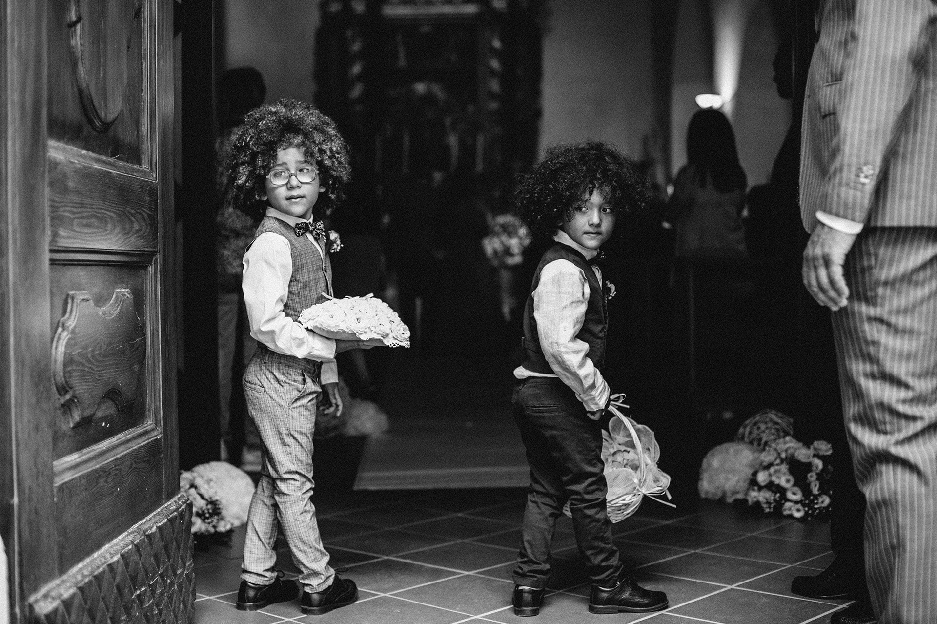 bambini durante la cerimonia del matrimonio